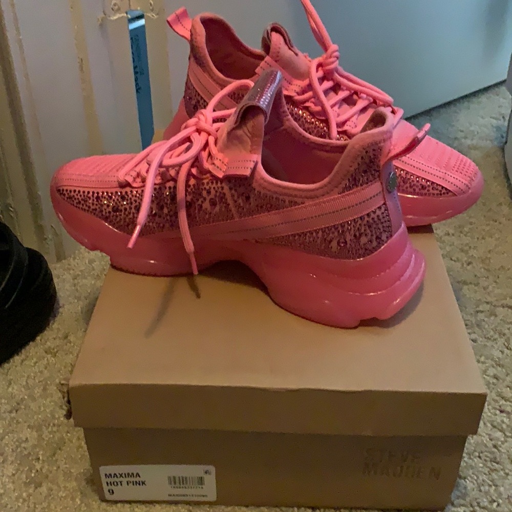 Steve Madden hot pink tennis shoes size 9